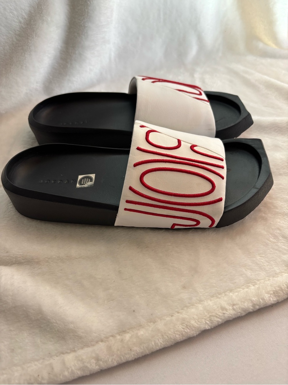 Jordan Women’s Nola Slides Black/White/Red Size 8